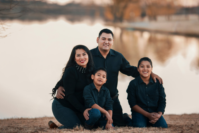 Smart Latino Money - A Family Group